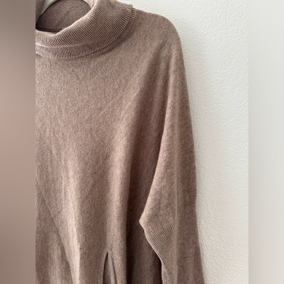 Garnet Hill Tan Cashmere Wool Oversized Kangaroo Pocket Turtleneck Sweater M - Picture 8 of 16